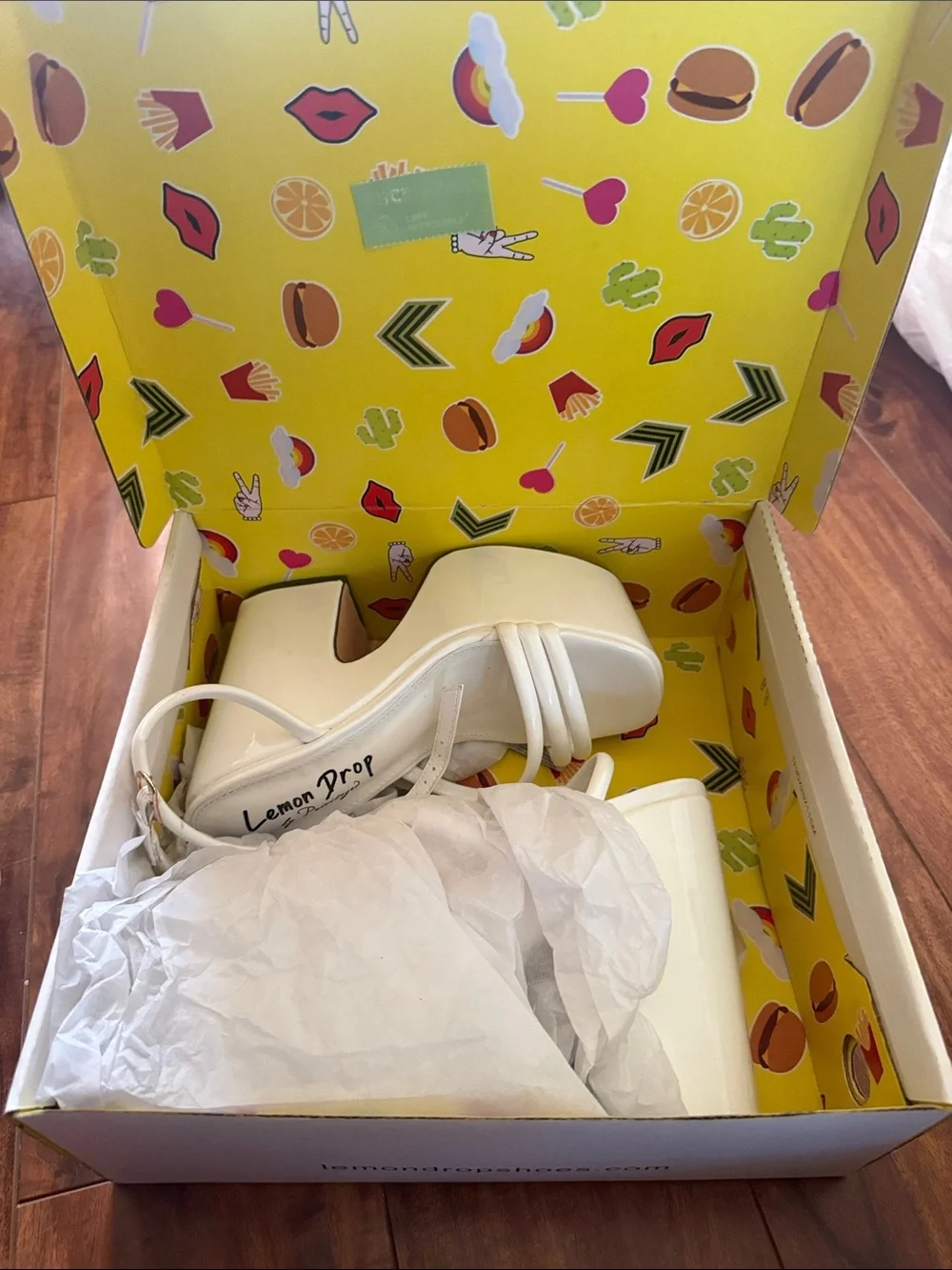 Lemon Drop by Privileged white Jicole size 7